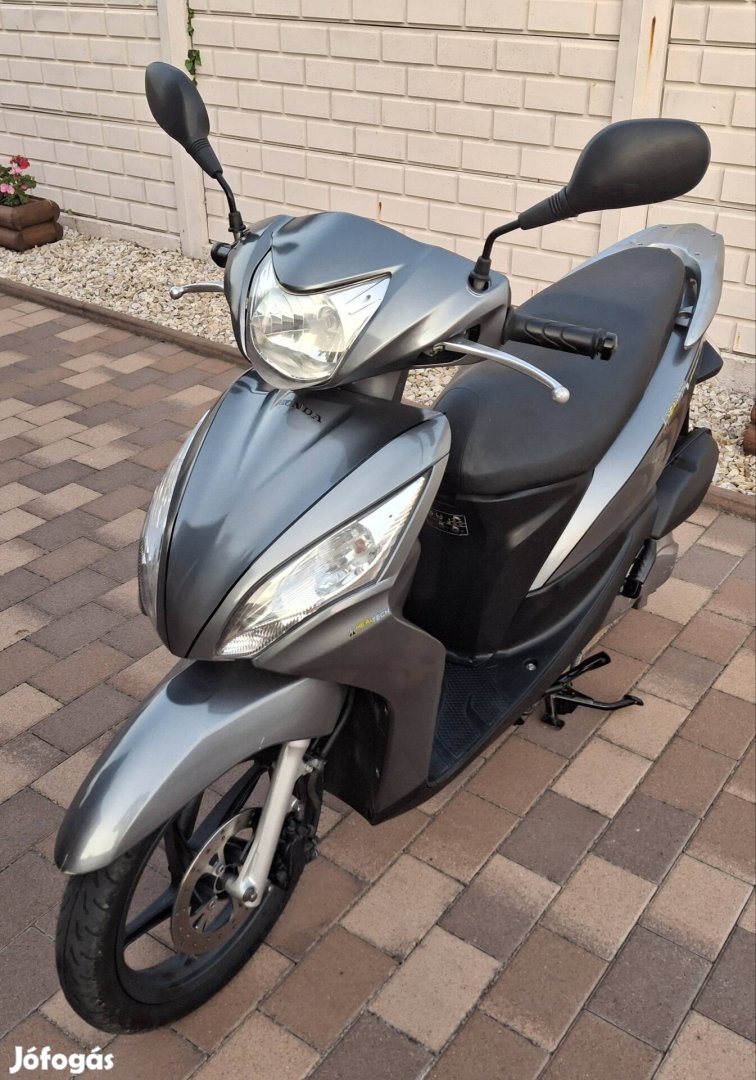 Honda Vision Nsc 110/50 Újszerű Gyári 
