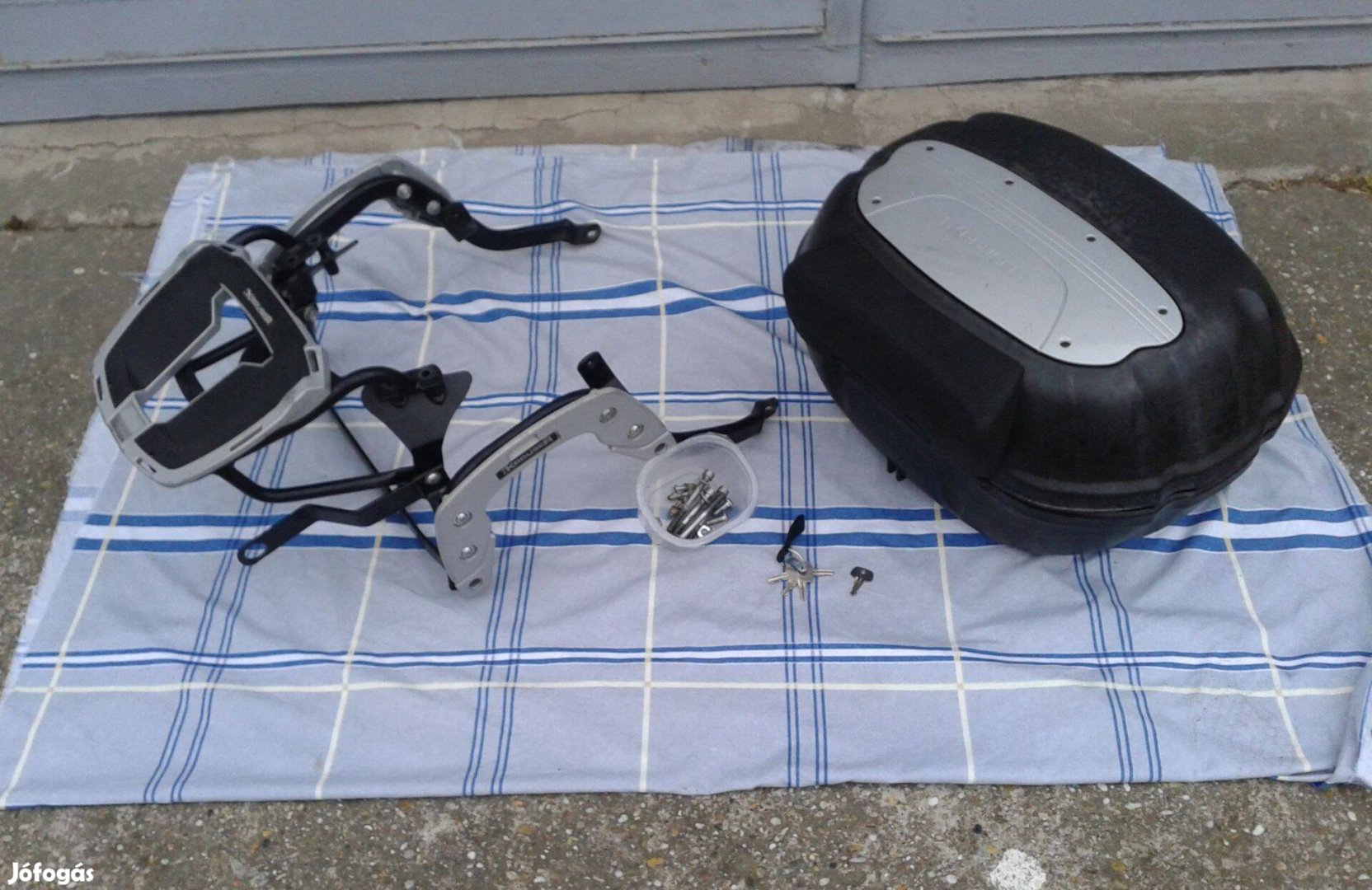 Honda X11 doboztartó