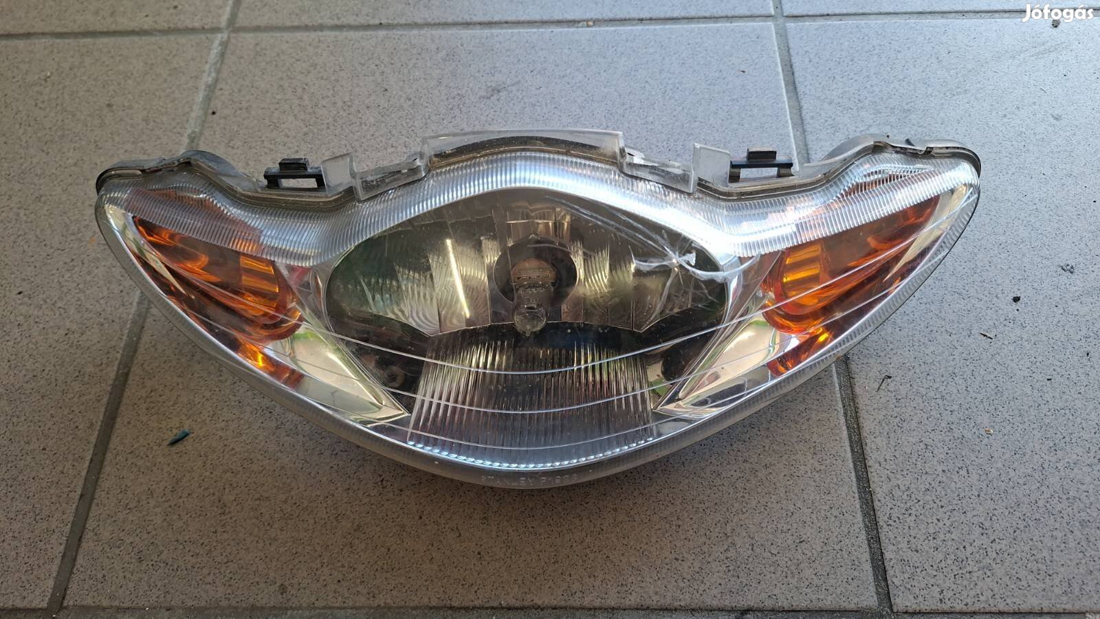 Honda dio af56 4t első lámpa sérült