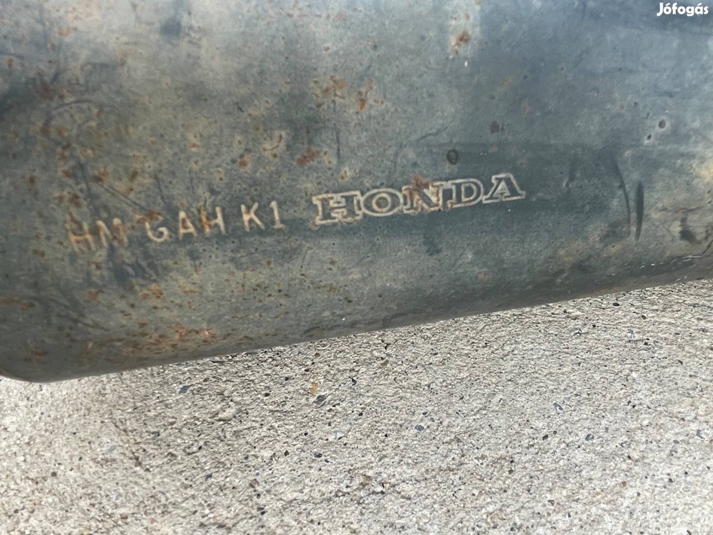 Honda dió af-27! Kipufogó