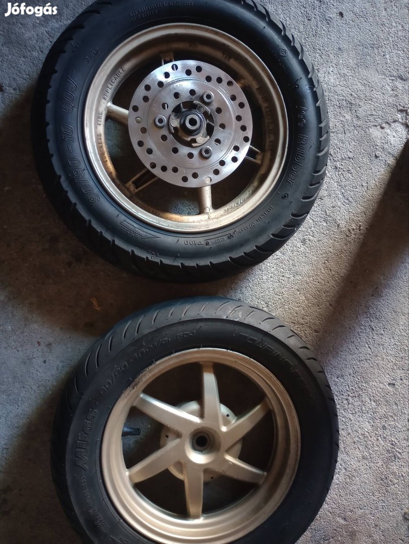 Honda dio alufelni párban jó gumikkal. 