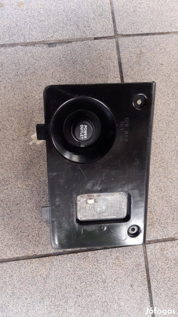 Honda fes 125-150 Pantheon 03-05 szivar gyújtó