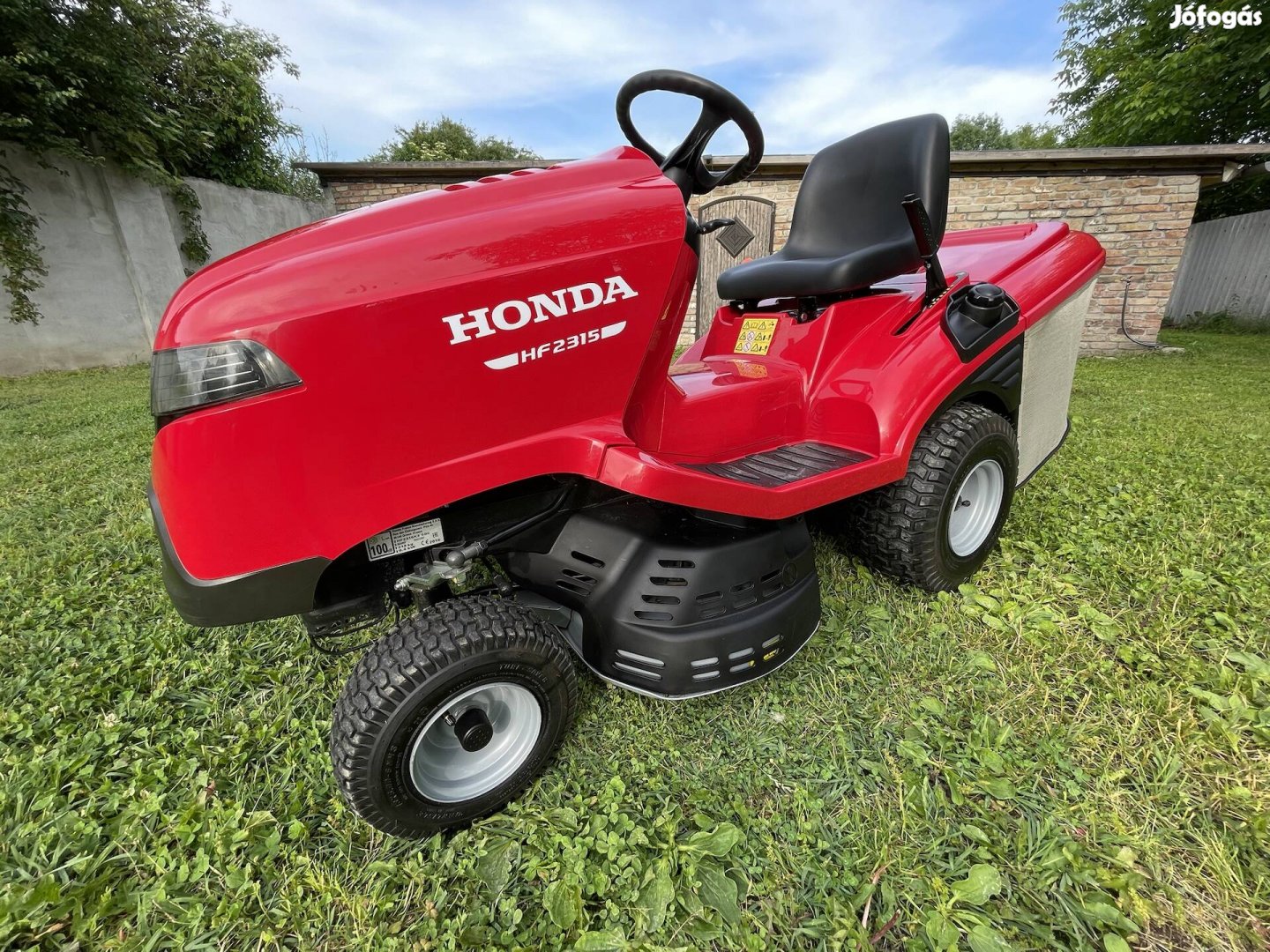 Honda fűnyírótraktor HF2315 fűnyíró traktor