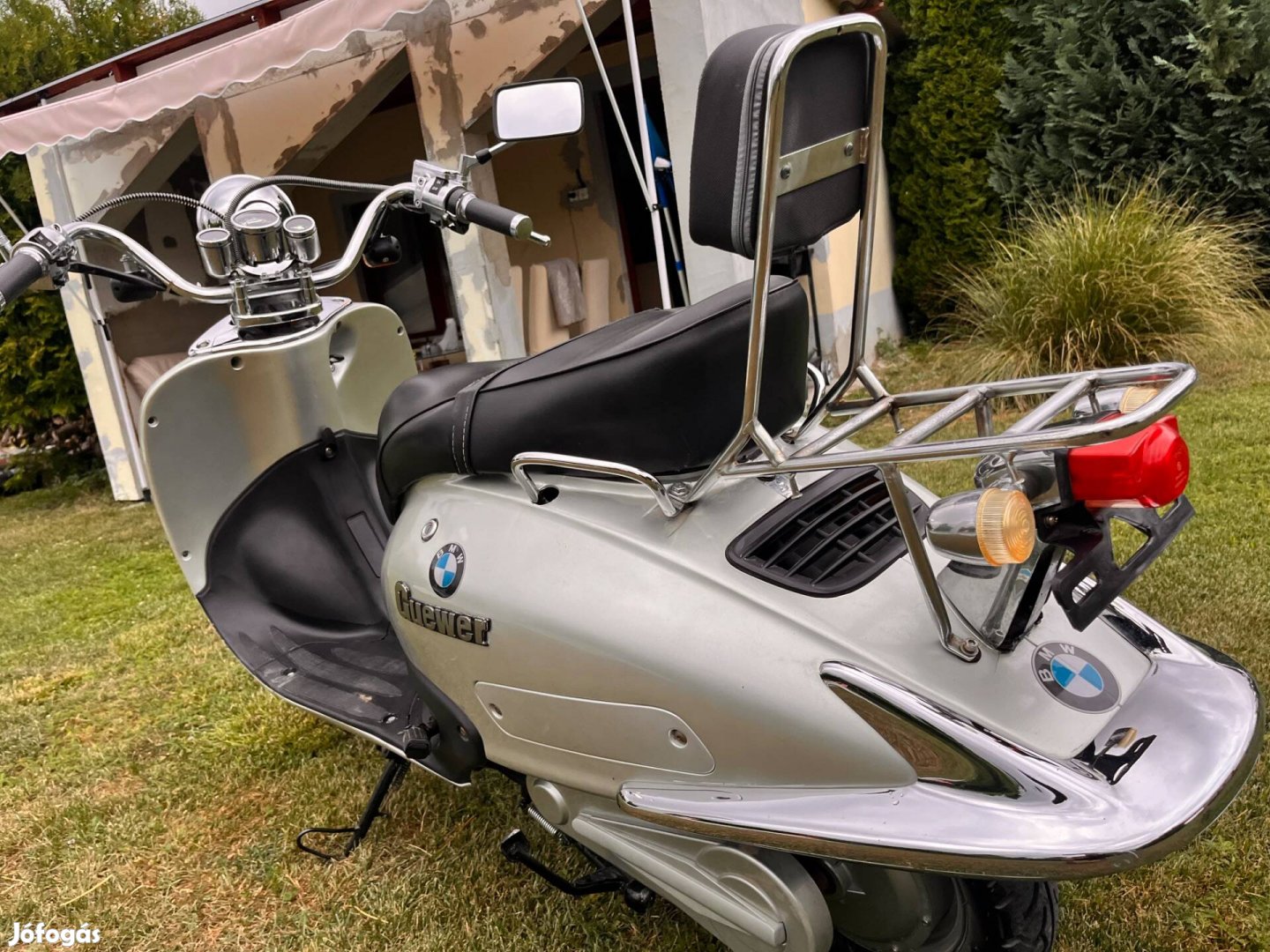 Honda/guewer elektromos retró robogó