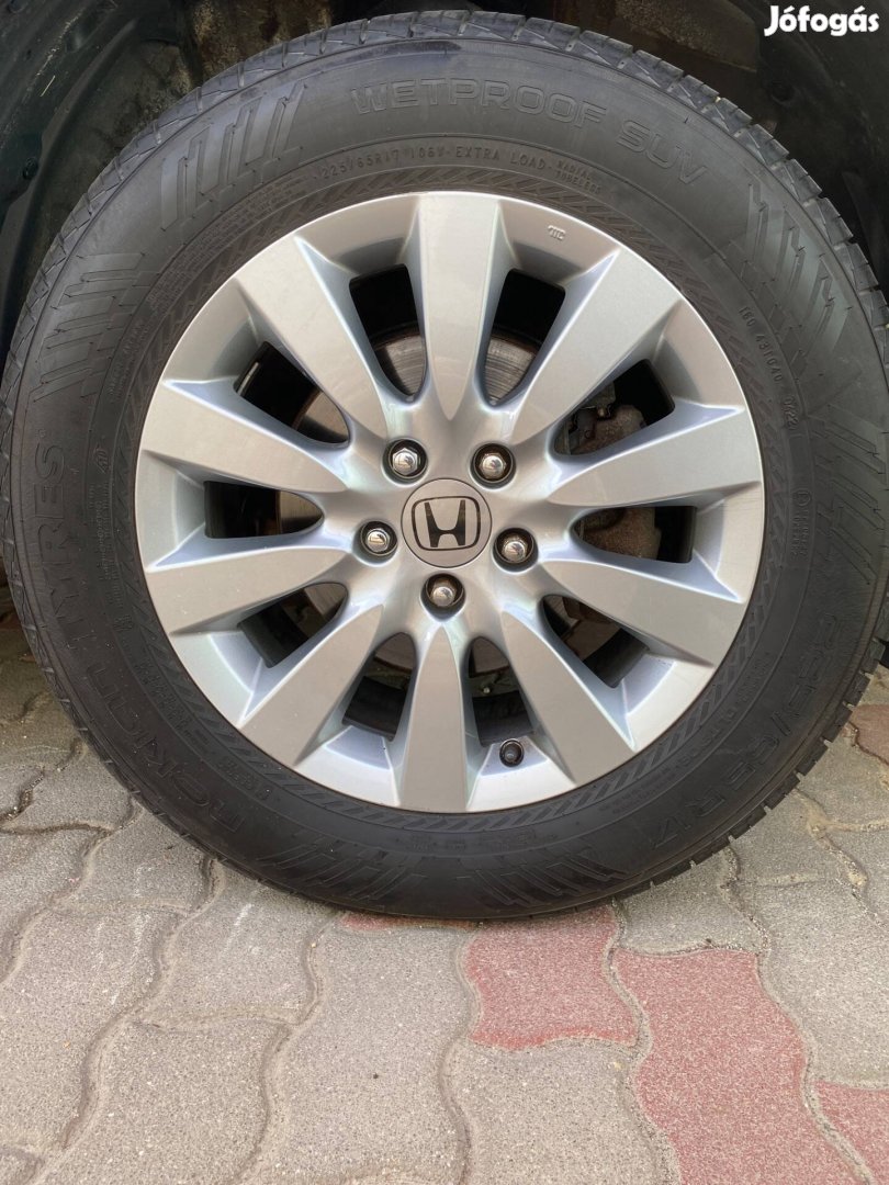 Honda gyari alufelni 225/65 R17 nyari gumikkal