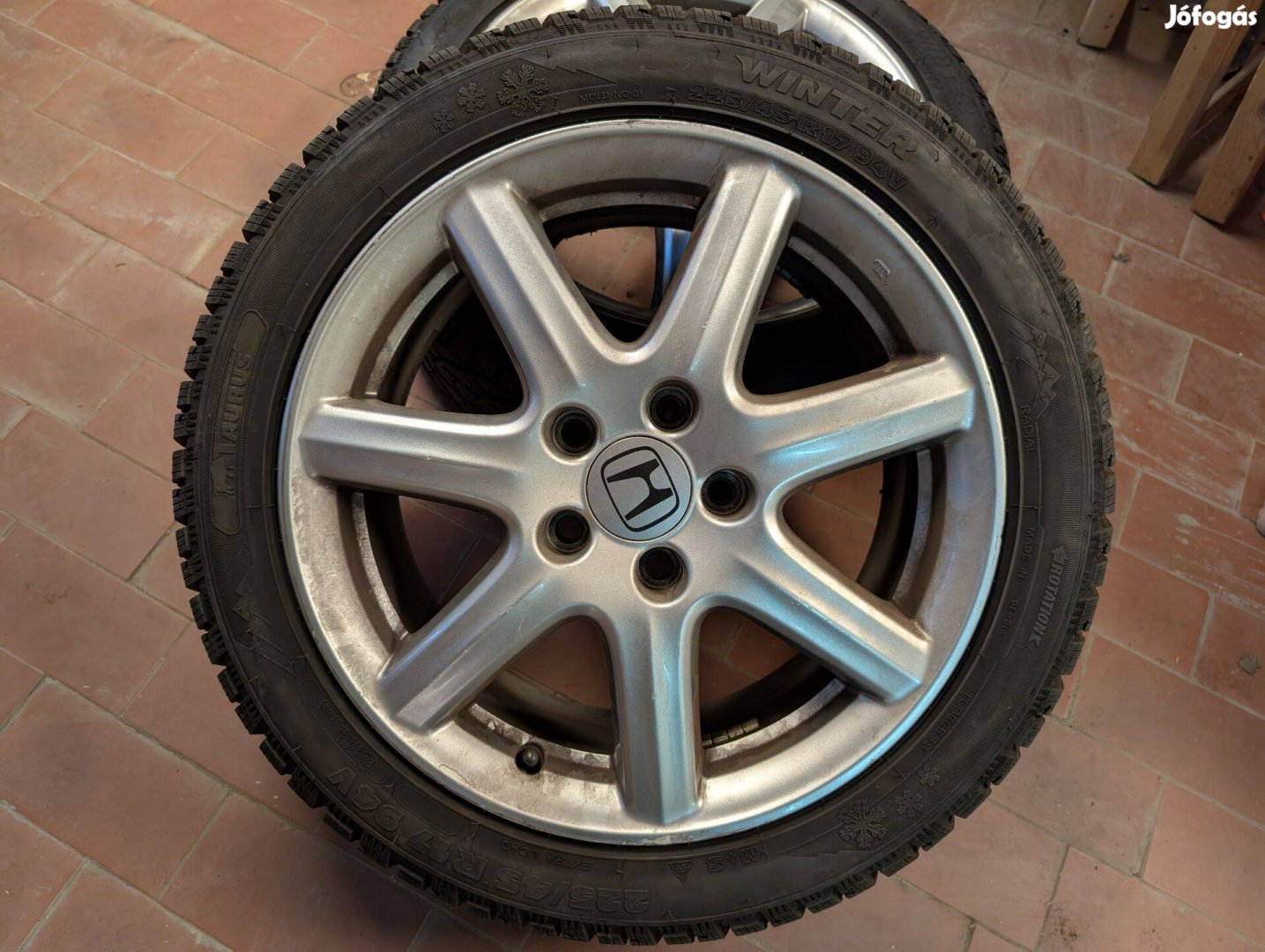 Honda gyári felni 17" téli gumival
