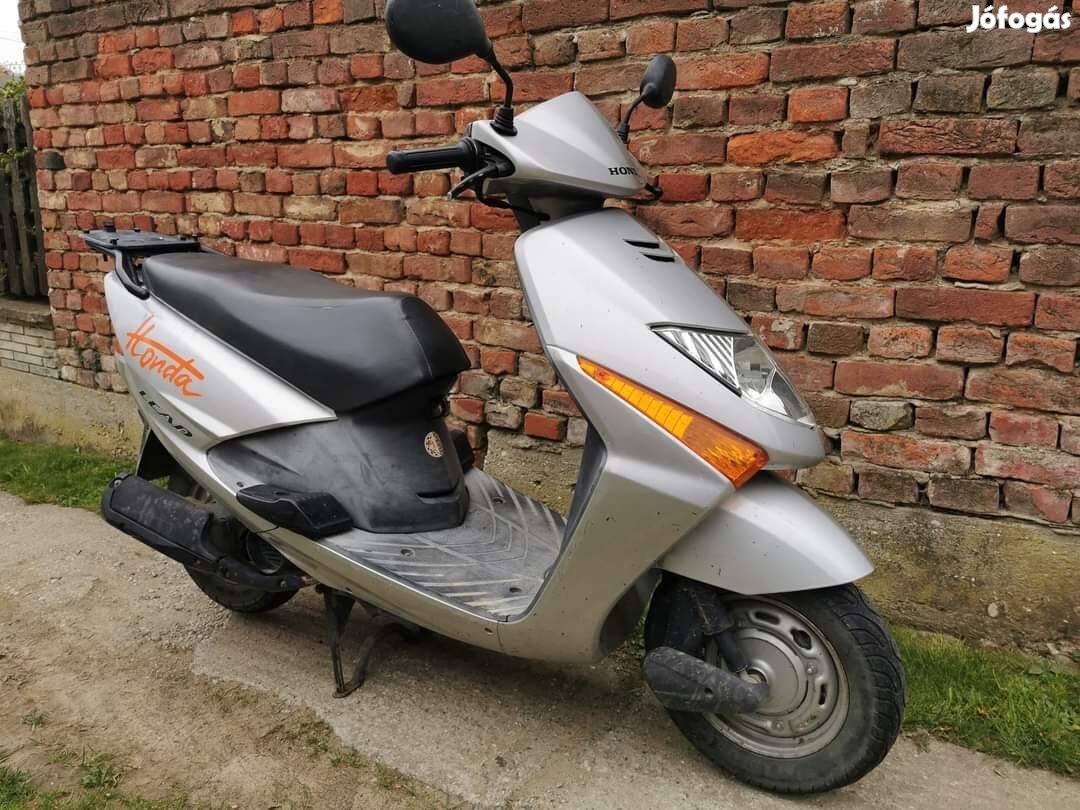Honda lead 100 alkatrészek eladók