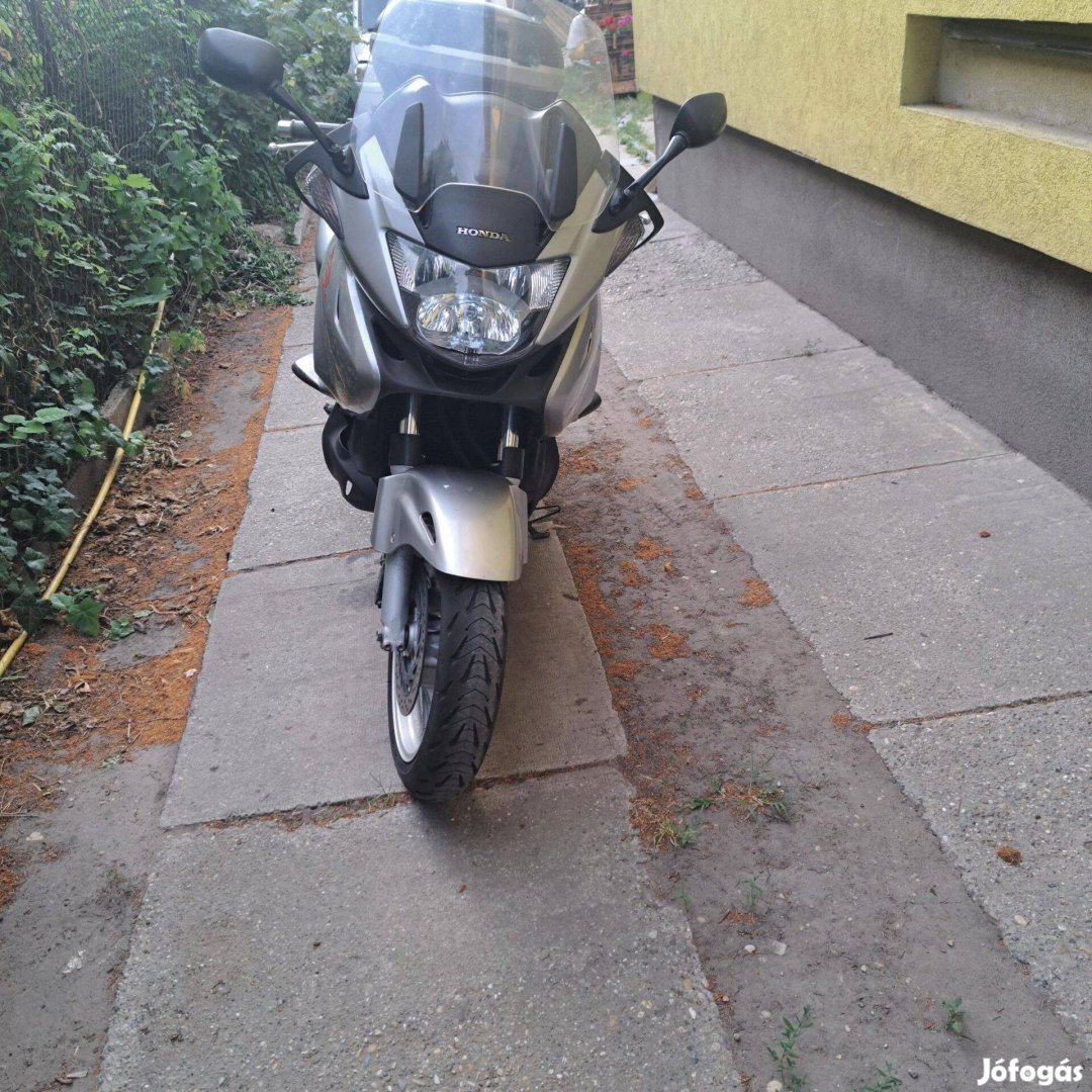 Honda nt 700 V Deauville motorkerékpárom