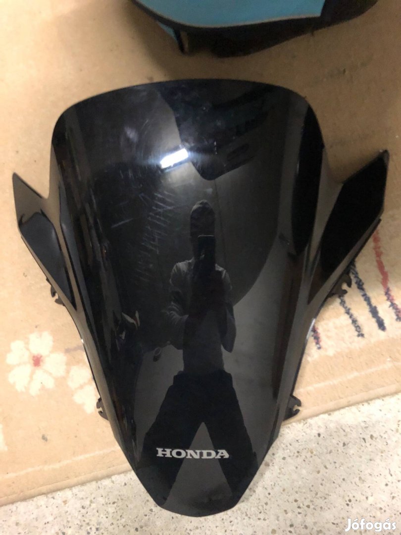 Honda pcx 2021-2022 gyári plexi ingyen posta! Szép állapot!