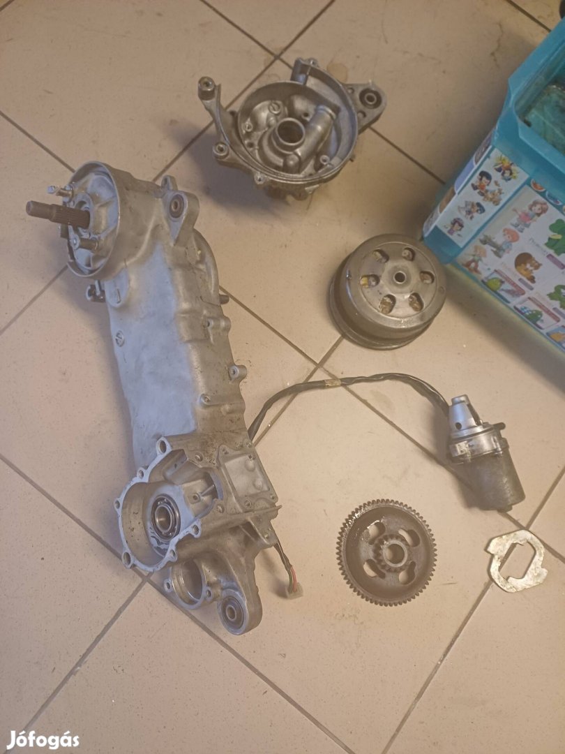 Honda robogó alkatrész.