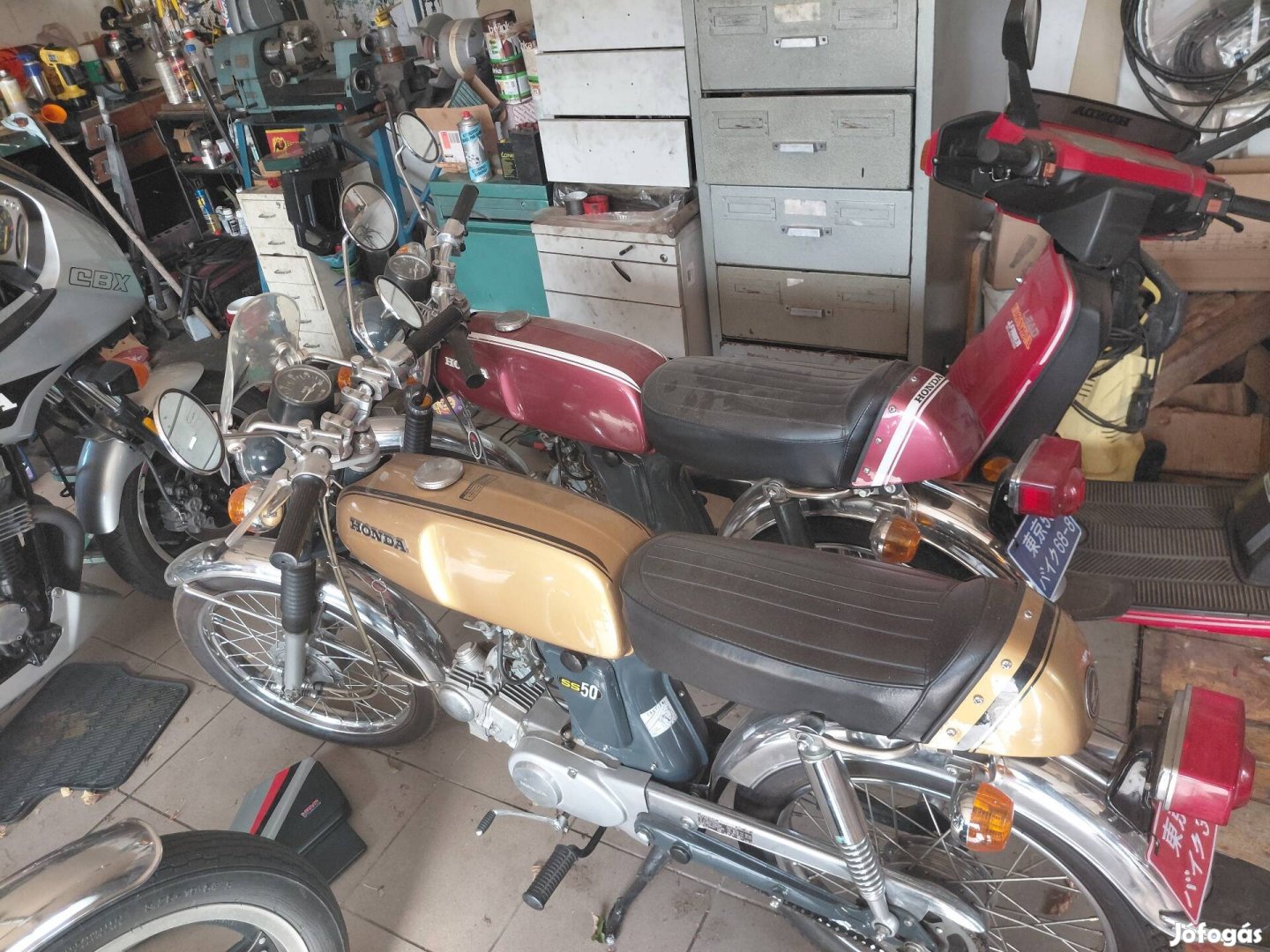 Honda ss50 z 2db alkatrésznek 