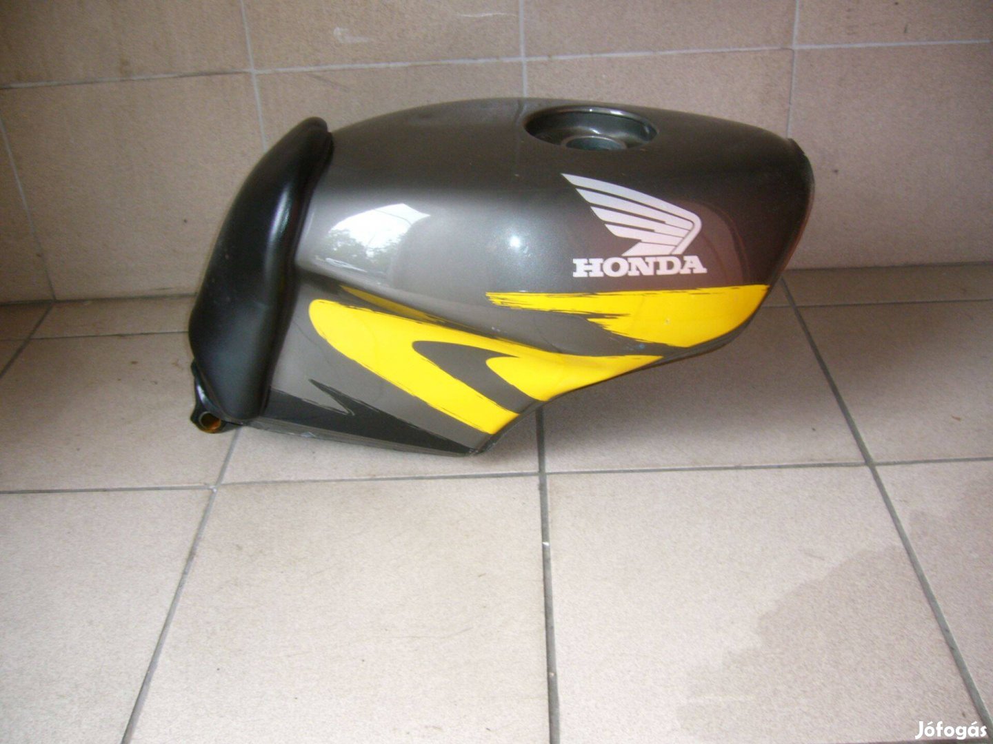 Honda üzemanyagtank használt