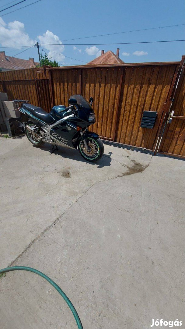 Honda vfr 750