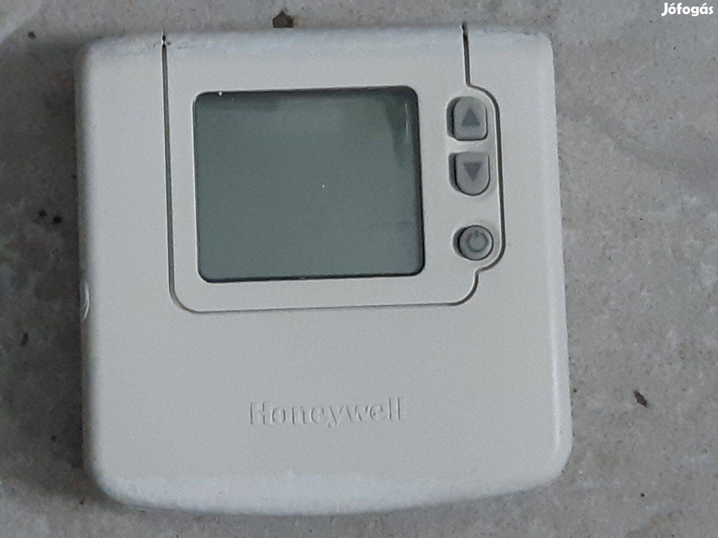 Honeywell DT90A digitális szobatermosztát öntanuló szabályozással