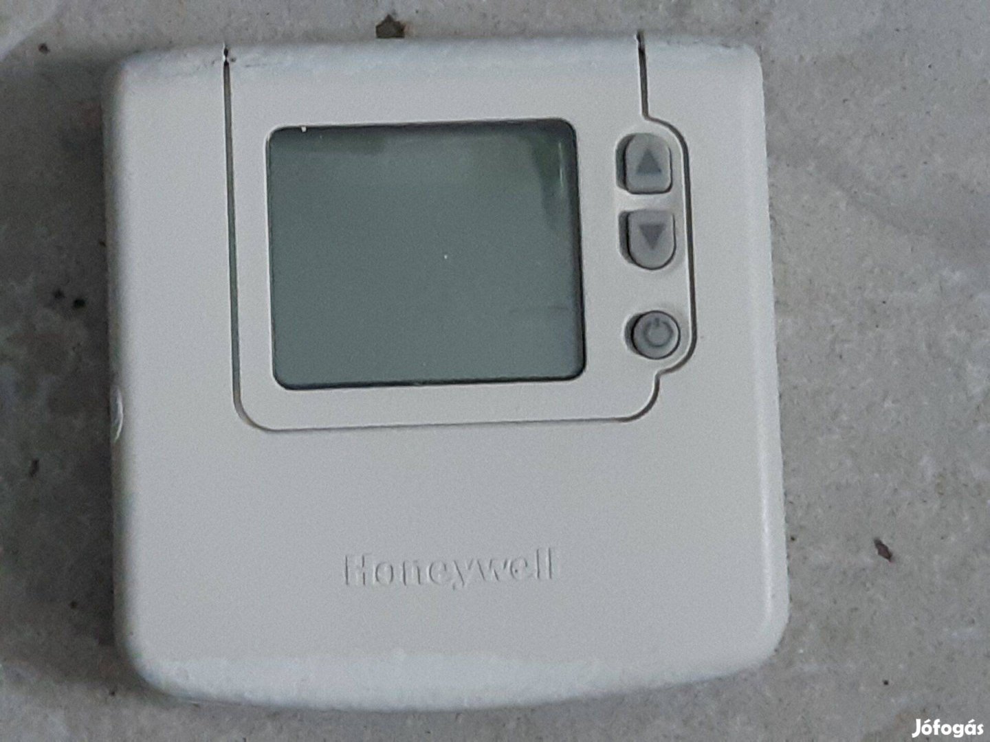 Honeywell DT90A digitális szobatermosztát öntanuló szabályozással