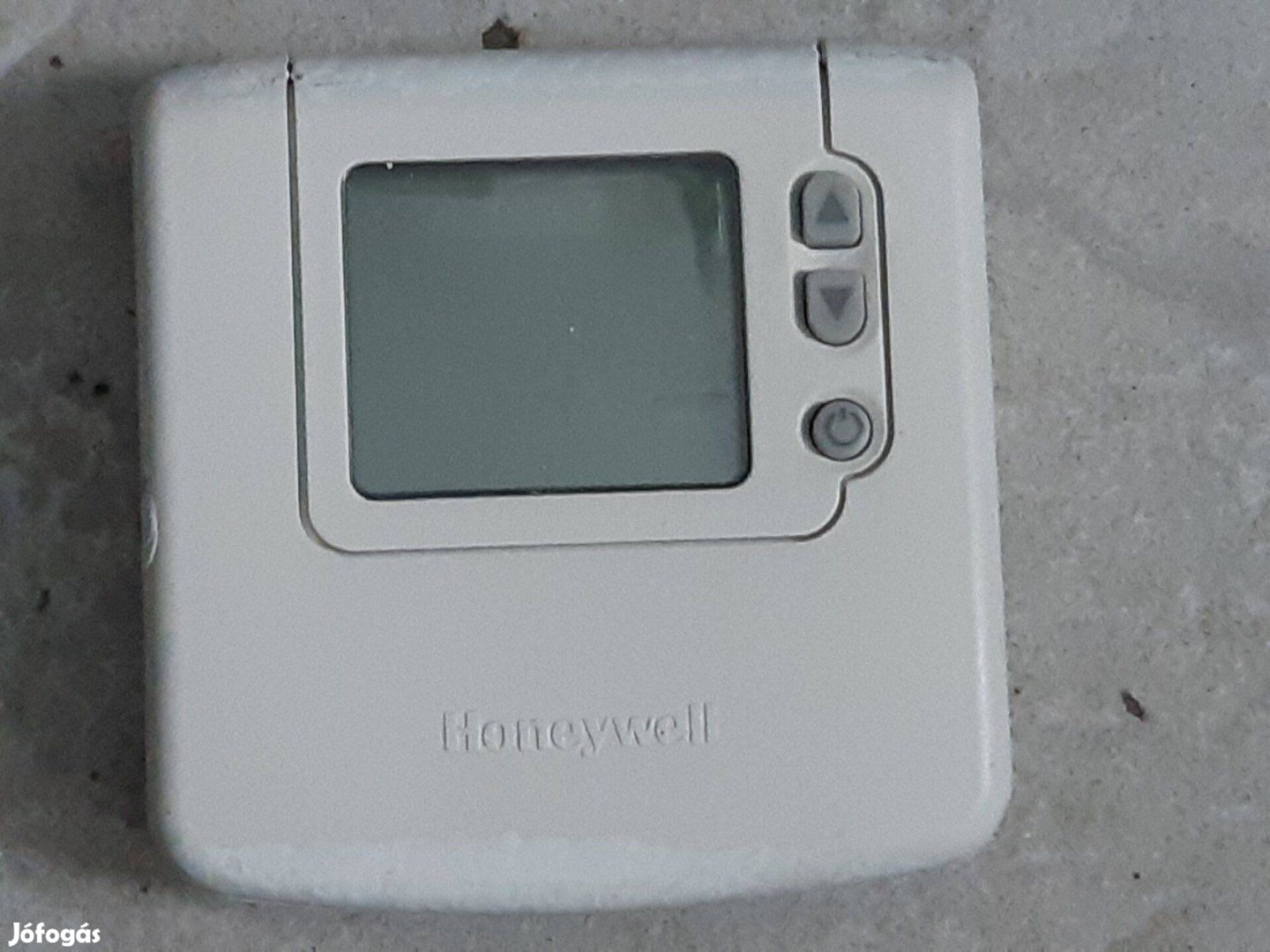 Honeywell DT90A digitális szobatermosztát öntanuló szabályozással