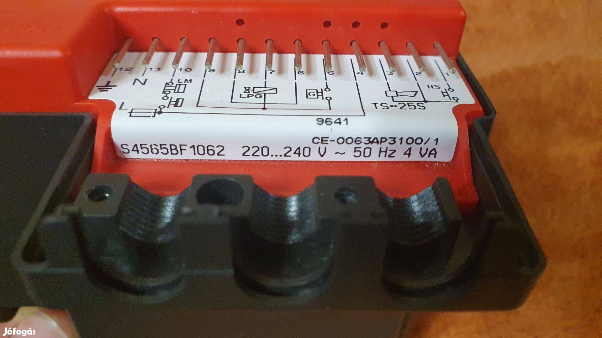 Honeywell S4565BF 1062 gyújtásvezérlő tüzelő automatika
