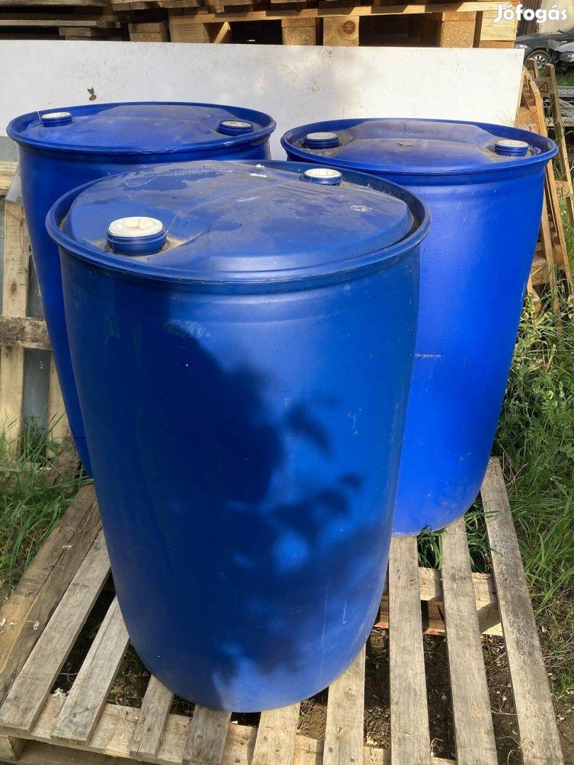 Hordó esővíz, zuhanyzó, locsolásra 