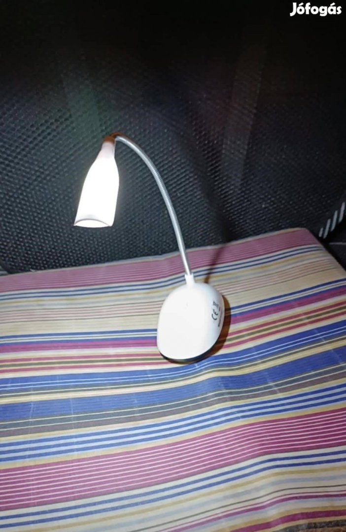 Hordozható LED asztali lámpa állítható karral