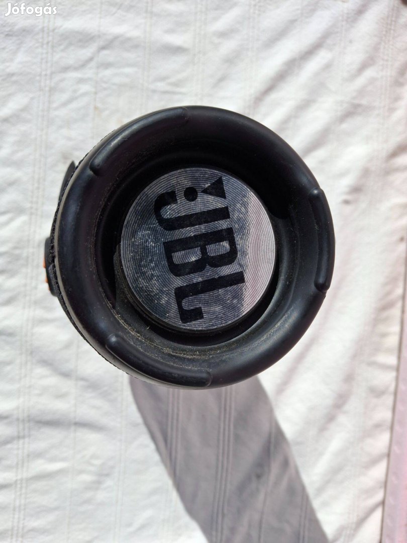 Hordozható bluetooth hangszóró