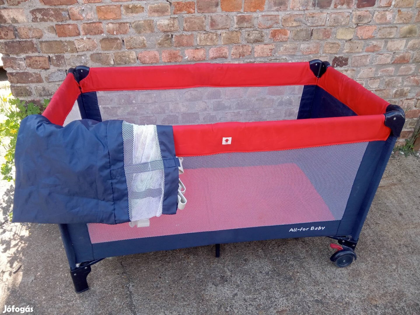 Hordozható gyerek ágy kis hibával