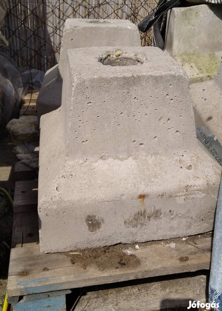 Horganyzott cső beton gyám 