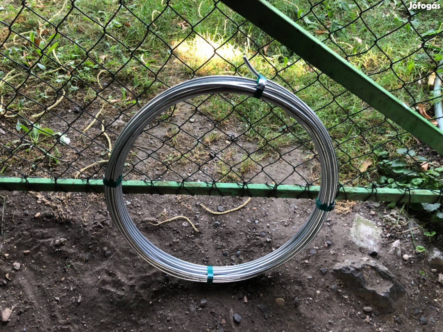 Horganyzott földelő huzal
