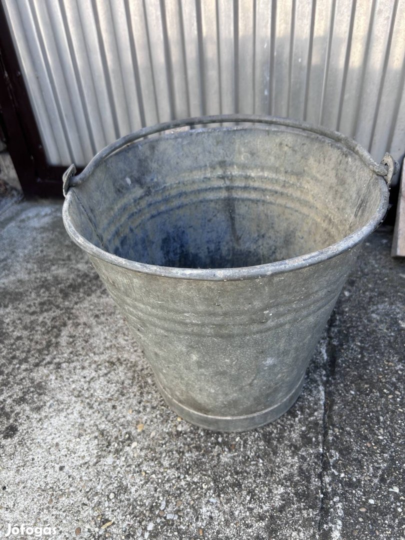 Horganyzott régi vödör