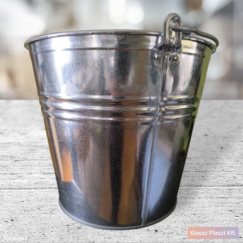Horganyzott vödör 12L