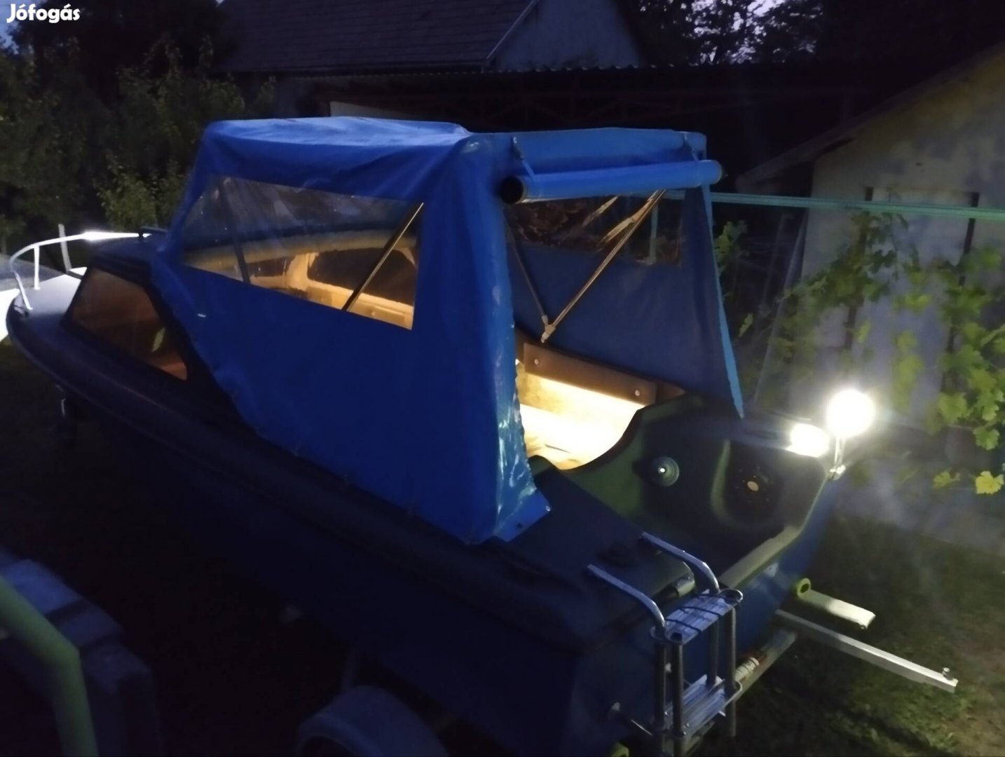 Horgász-, vagy túra hajó