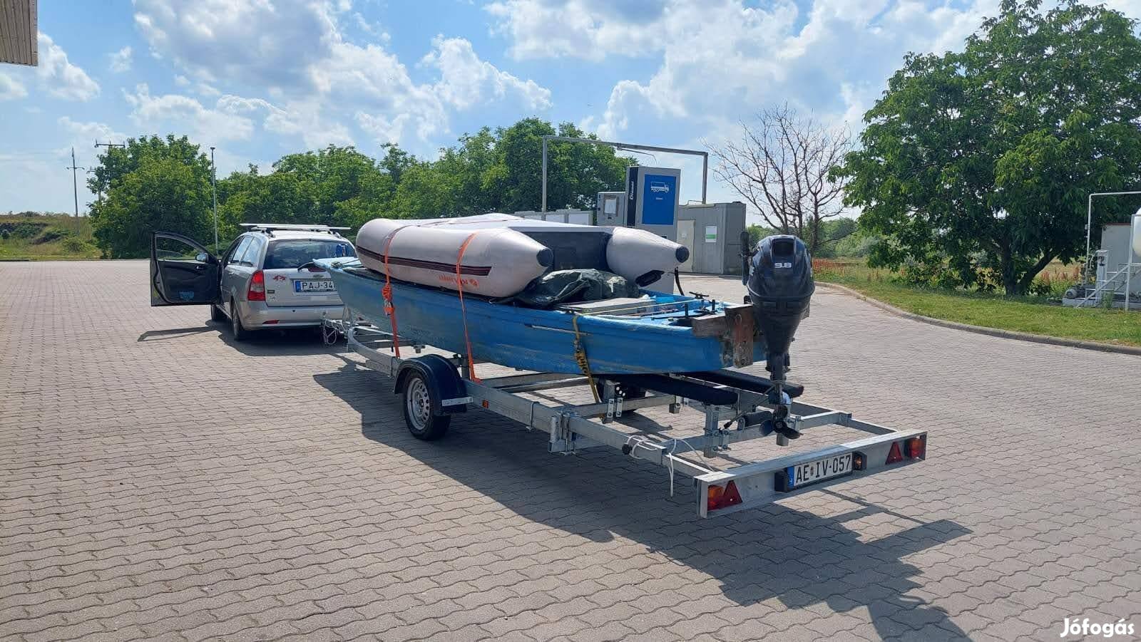 Horgászcsónak, üvegszál, teljes felszereléssel, 10 le