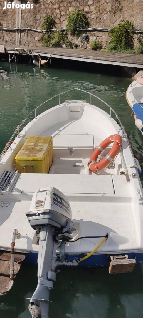 Horgászcsónak kitünő állapotban 
