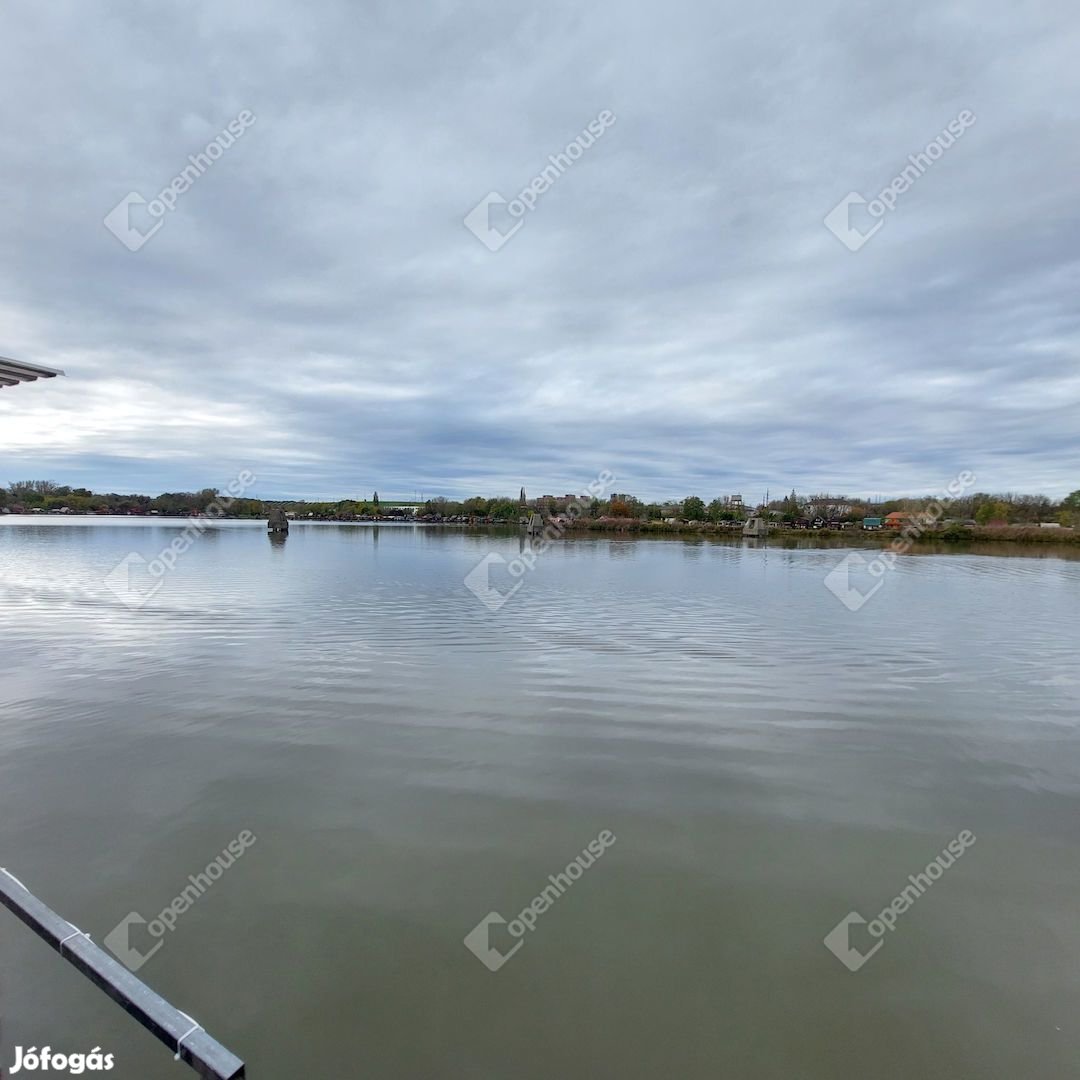 Horgászstég eladó gyönyörű panorámás kilátással a tóra!