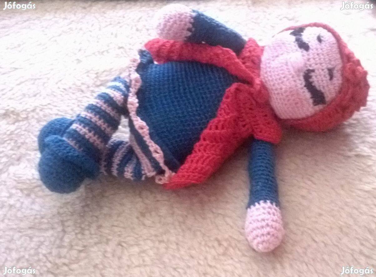 Horgolt alvó baba eladó