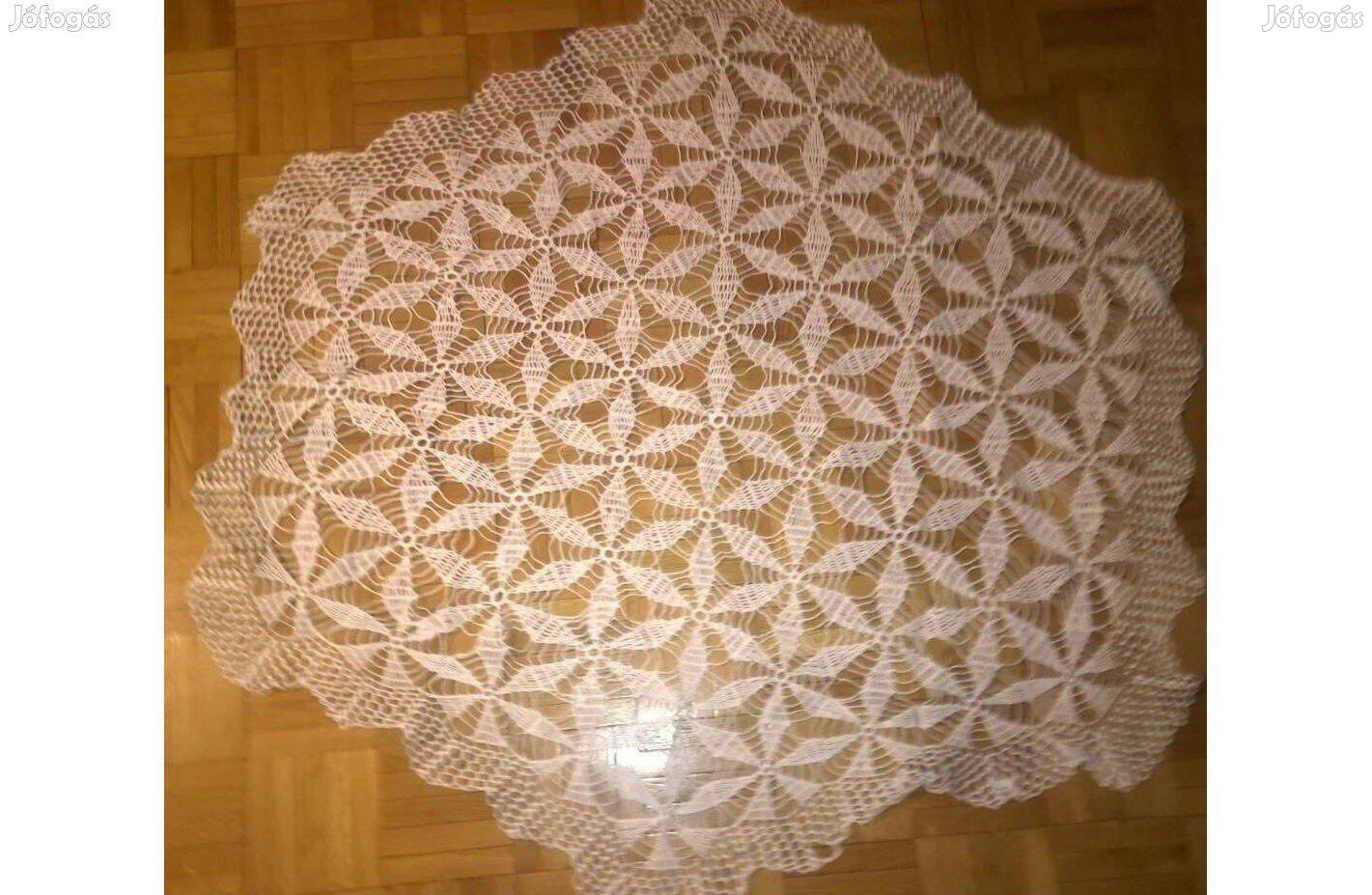 Horgolt asztalterítő eladó