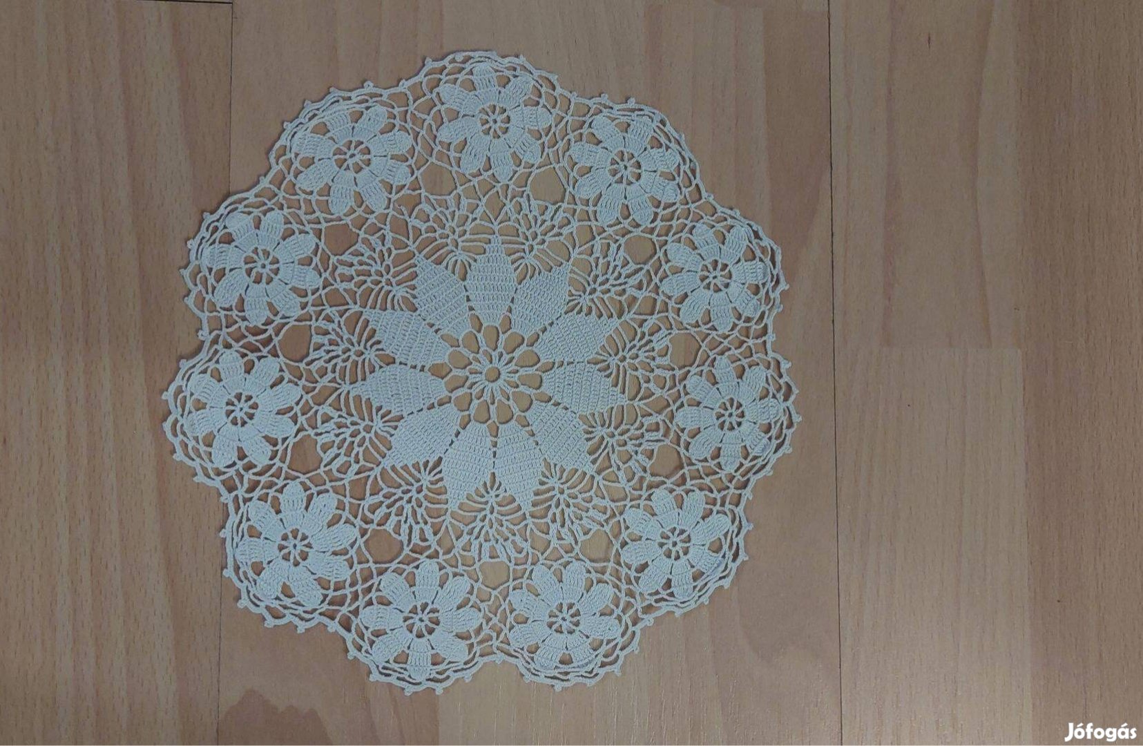Horgolt csipke 20 cm átmérőjű
