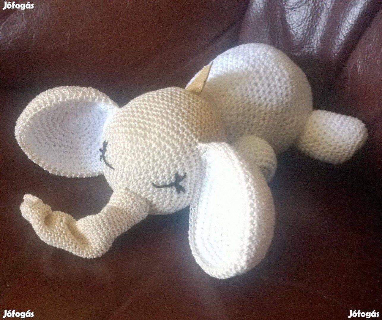 Horgolt elefánt eladó