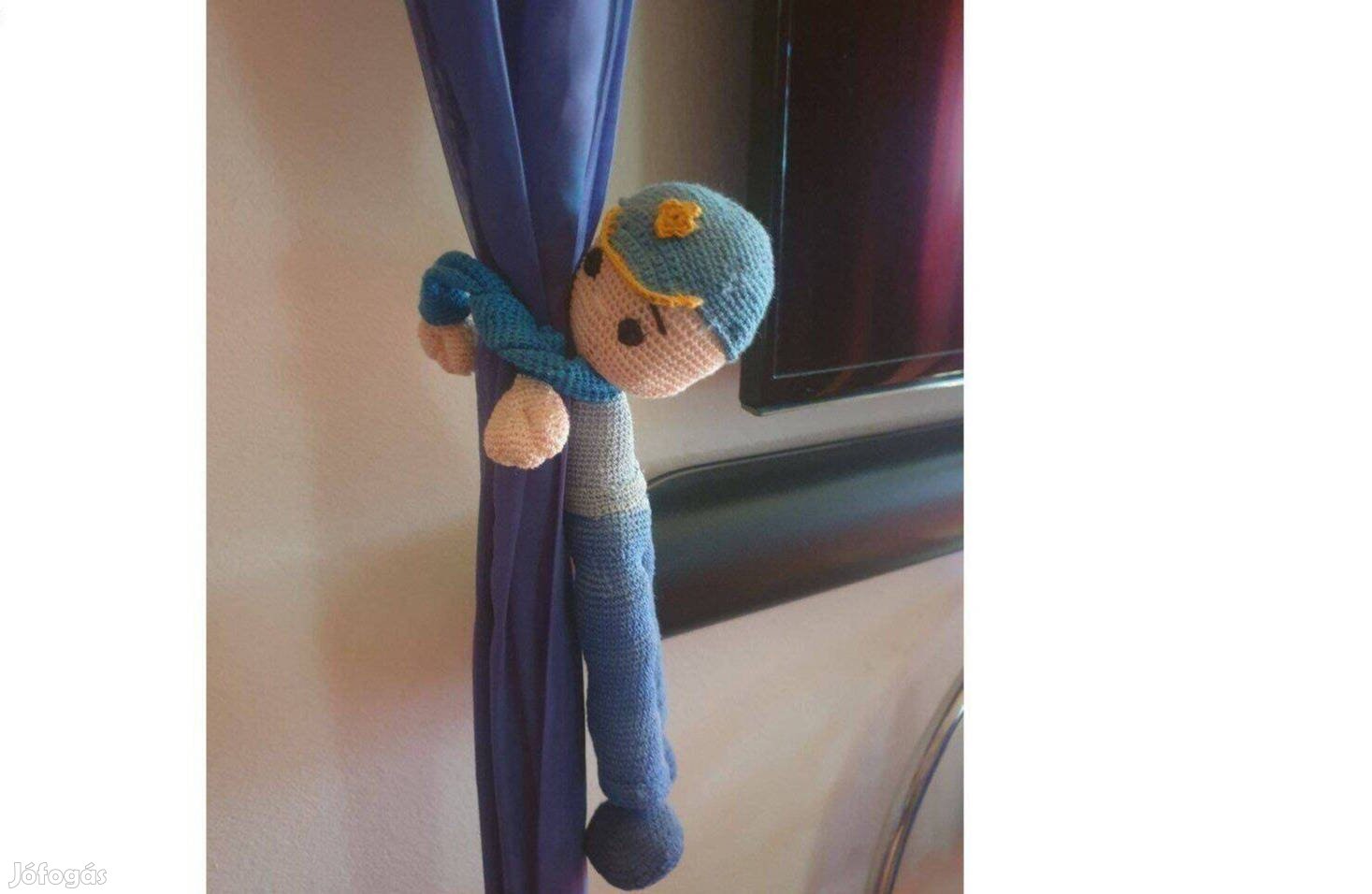 Horgolt függönyösszehúzó fiú figura eladó