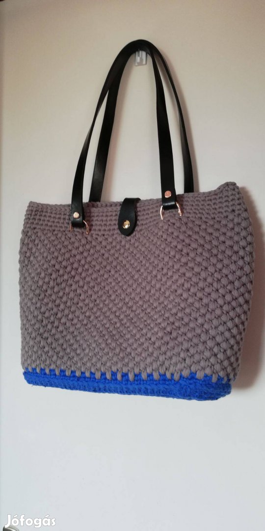 Horgolt kézitáska