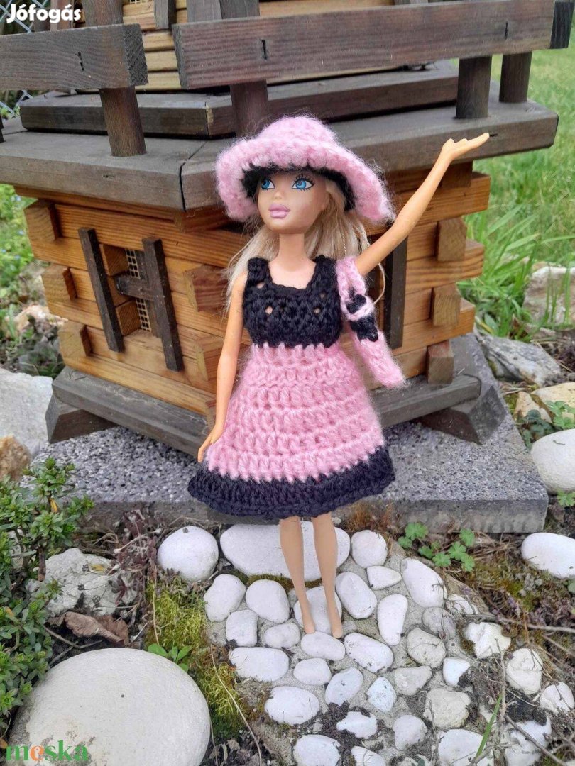 Horgolt kézzel készült Barbie ruhaszett. Több színben. 2600Ft/szett