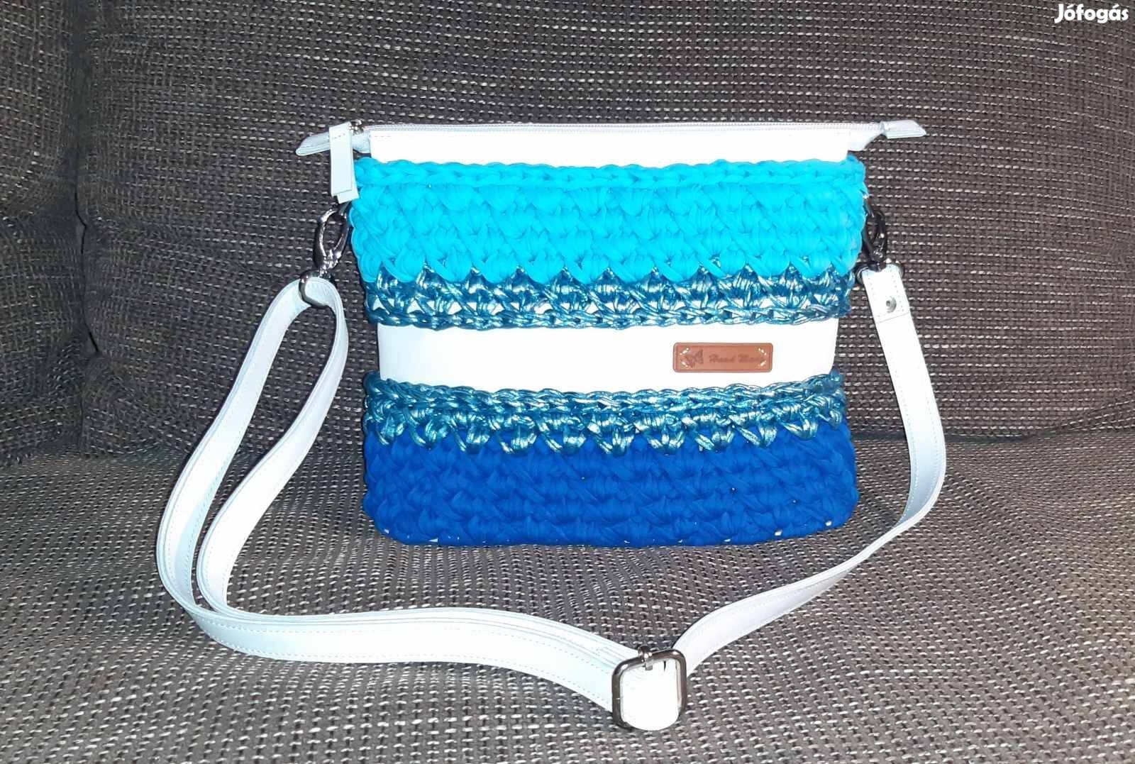 Horgolt női táska bőr kiegészítőkkel, crossbody pánttal