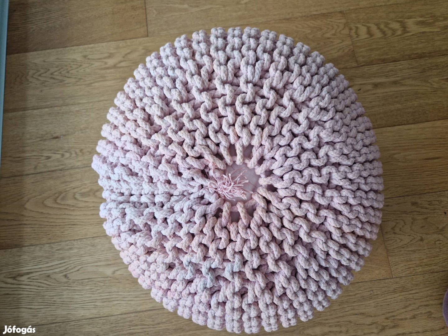 Horgolt rózsaszín puff
