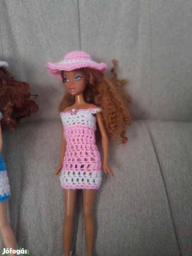 Horgolt ruha Barbie típusú babára. Kék vagy rózsaszín. Új