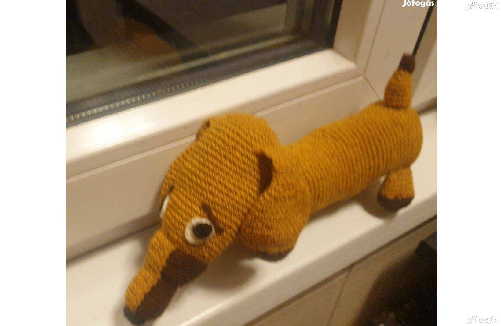 Horgolt tacskó kutya eladó