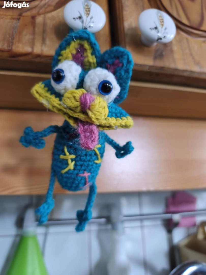 Horgolt táskadisz vicces macska