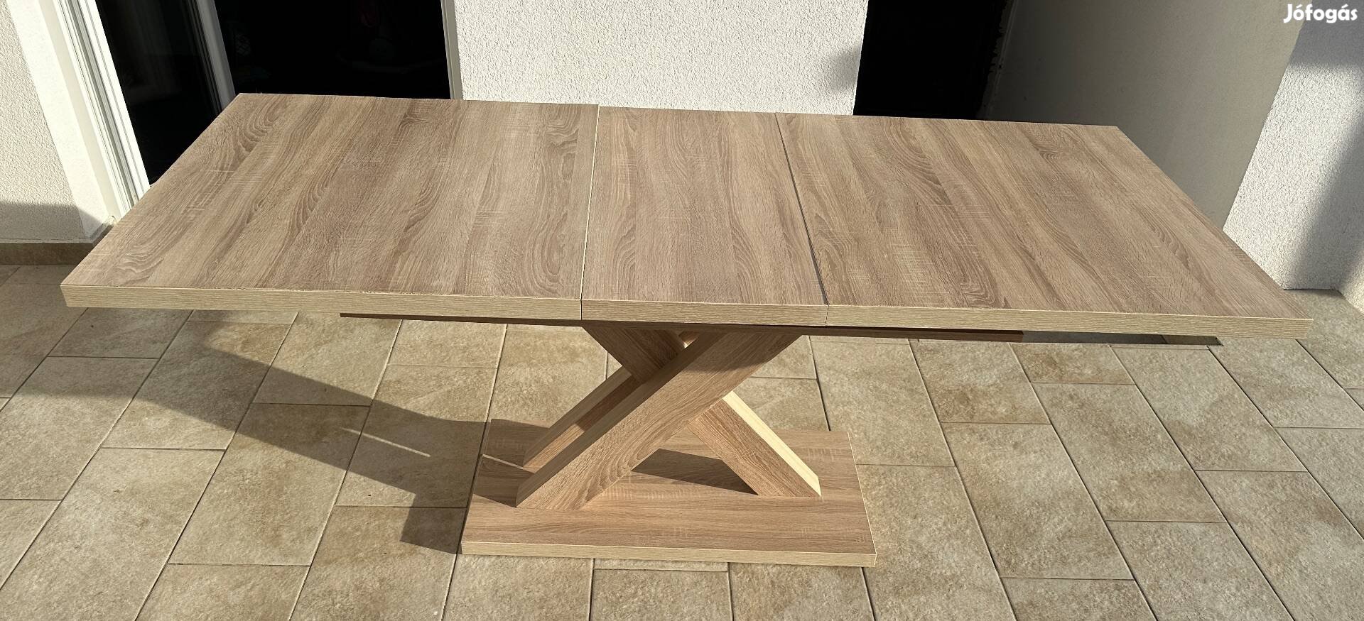 Hosszabbítható étkezőasztal