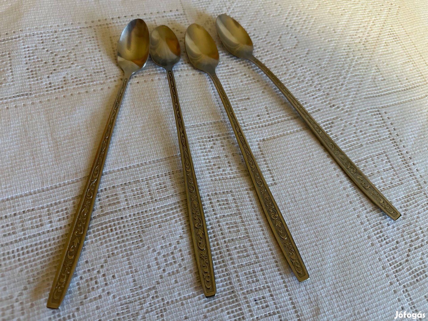 Hosszú kanalak cirill betűs jelzéssel