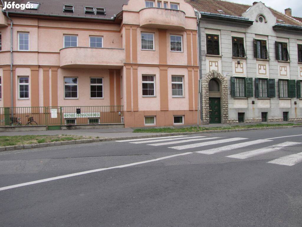 Hosszú távra kiadó sokoldalúan hasznosítható irodaüzlet