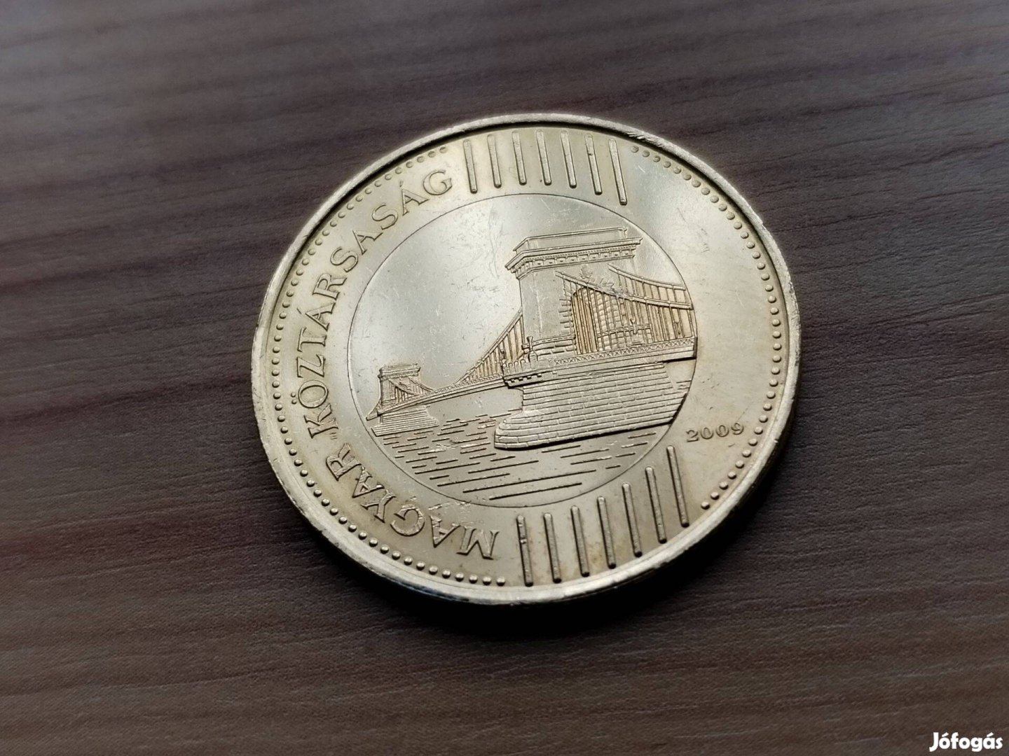 Hosszúvizvonalas aranyozott 200 Forintos 2009-es