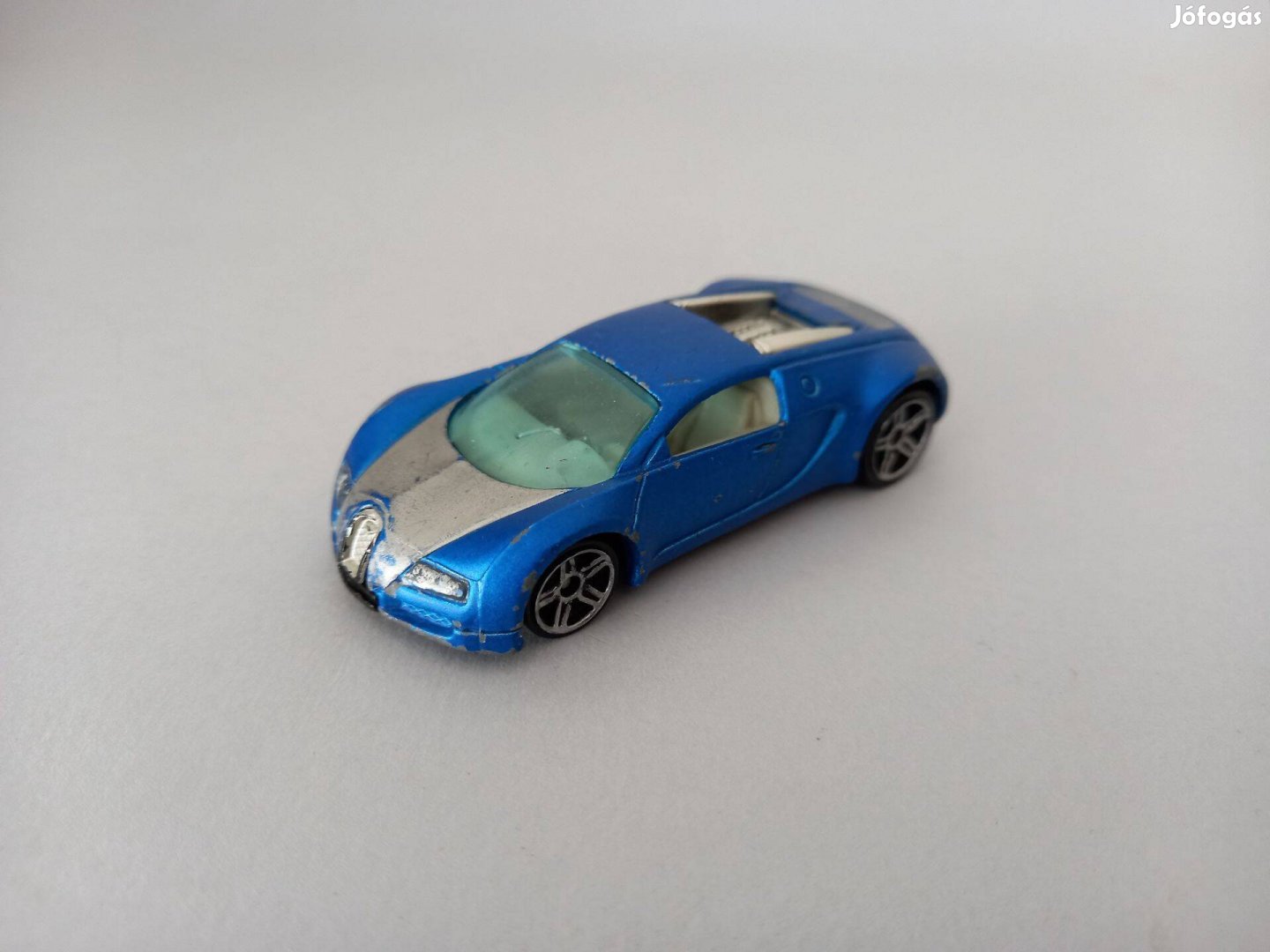 Hot Wheels Bugatti Veyron szatén kék